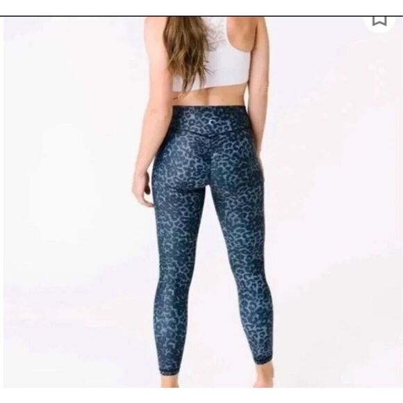 Zyia Leggings Womens 14 16 Scrunch Bum Capri Cheetah Print Blue Yoga Workout Gym - Picture 1 of 9